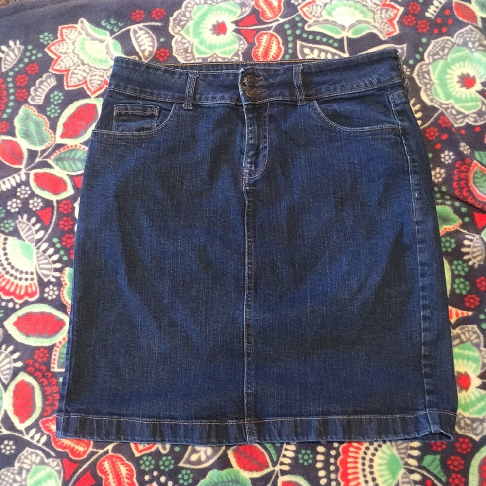 😮🌺BOGO free Entire closet-Denim skirt